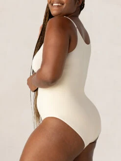 Promo 💯 Shapermint Essentials All Day Every Day Scoop Neck Bodysuit 😀